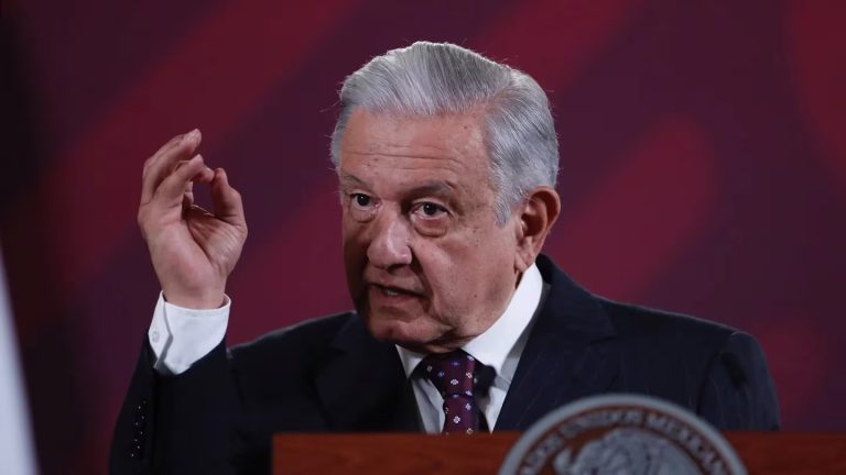 AMLO anuncia incremento del 20 para el salario mínimo en 2024 Esto