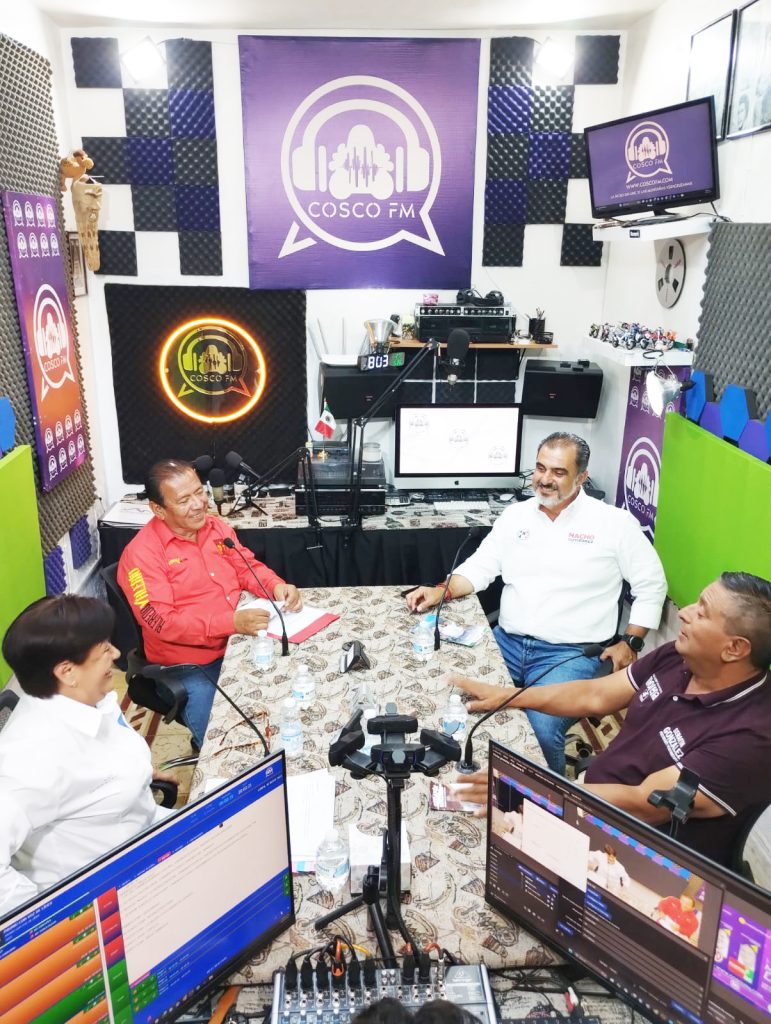 El punto culminante llegó este Lunes 26 de mayo, cuando los aspirantes Luz del Carmen Hernández Castro, Alfredo Valerio Jaen, Nacho Gutiérrez Heredia y Serafín González Saavedra llegaron puntualmente al estudio de Cosco FM para participar en un debate histórico, transparente y abierto al público.