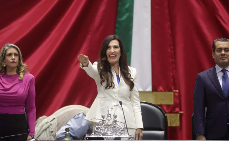 Kenia López Rabadán asume presidencia de la Cámara de Diputados