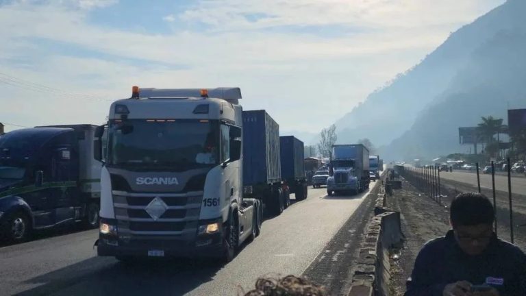 Transportistas preparan marcha lenta y paro nacional en la región Centro de Veracruz