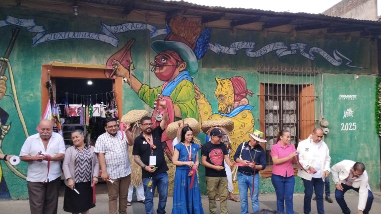 Inauguran mural dedicado a la Danza de los Chilolos en Coscomatepec