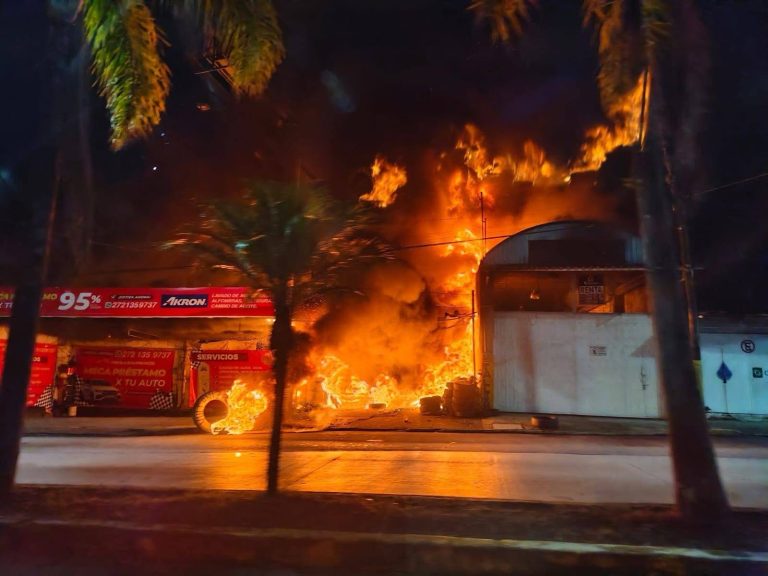 Incendio en llantera de Córdoba deja una persona lesionada