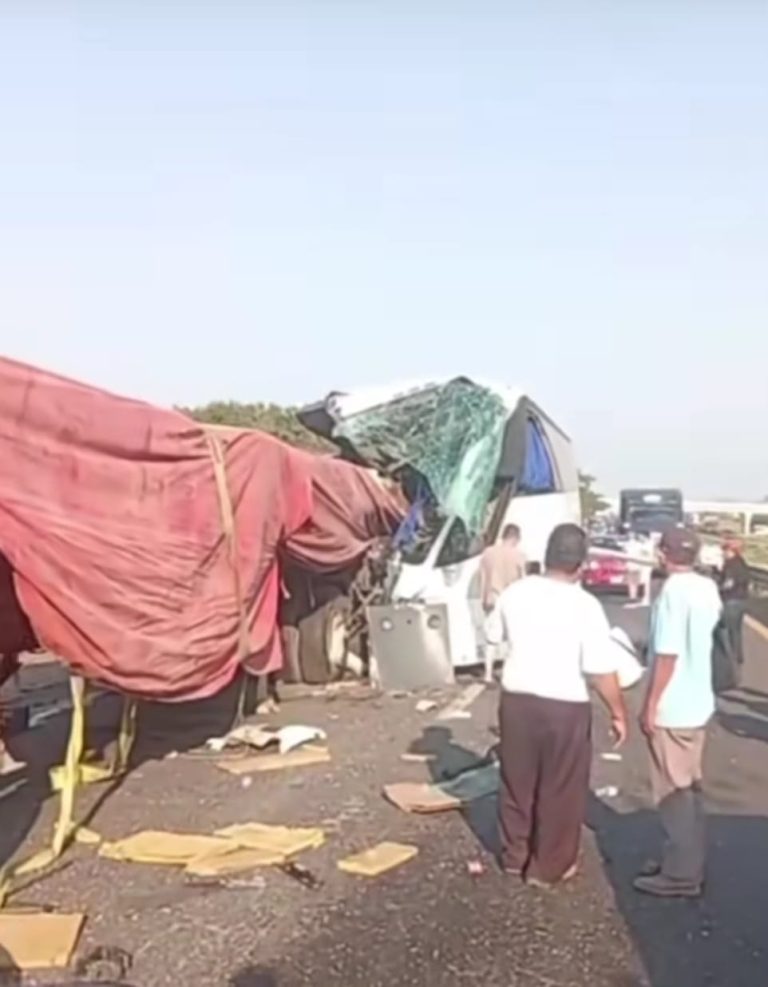(Video) 馃毃聽Tr谩gico accidente en autopista Isla鈥揂cayucan deja cuatro muertos y varios heridos