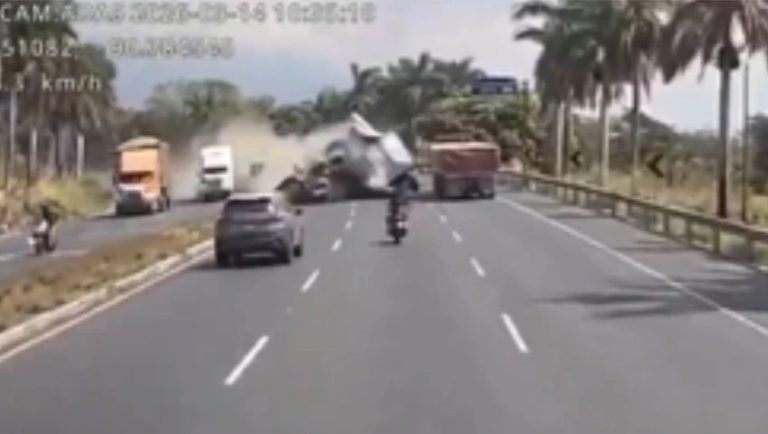 (Video) 馃毃聽Accidente m煤ltiple en autopista de Guatemala queda grabado en video